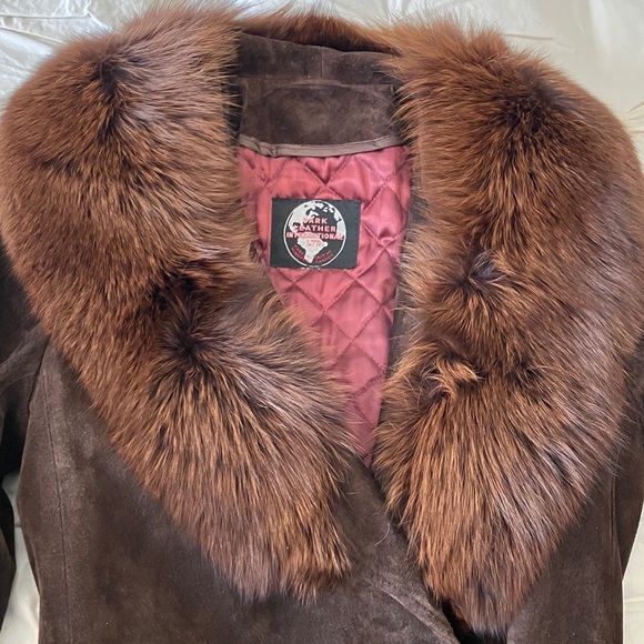 Vintage chocolate brown suede coat with sable fox fur trim - Picture 4 of 9